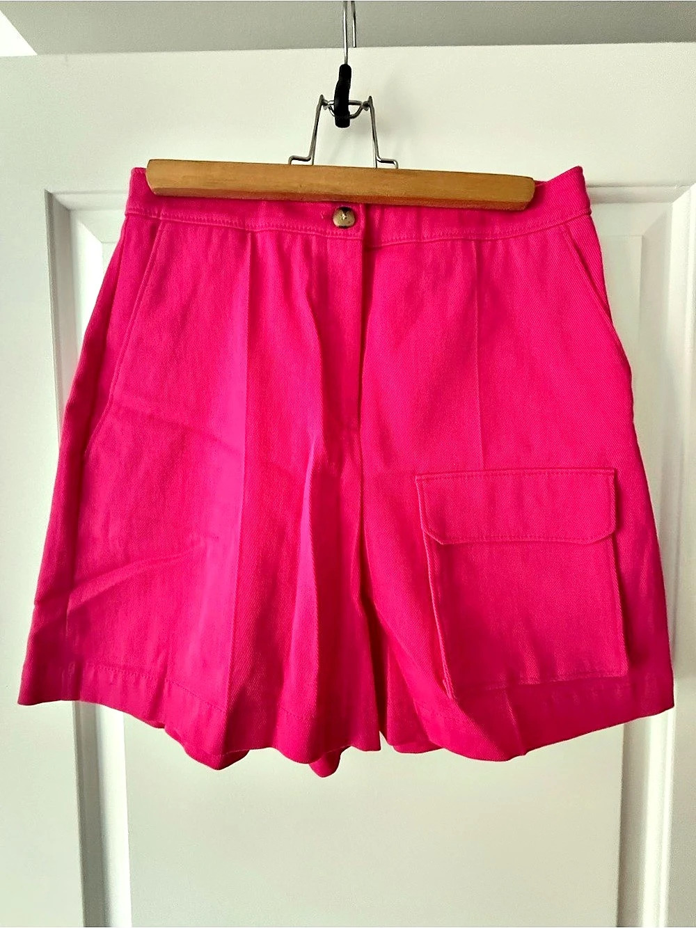 HUGO BOSS High Waist Cargo Shorts in Pink Size Medium